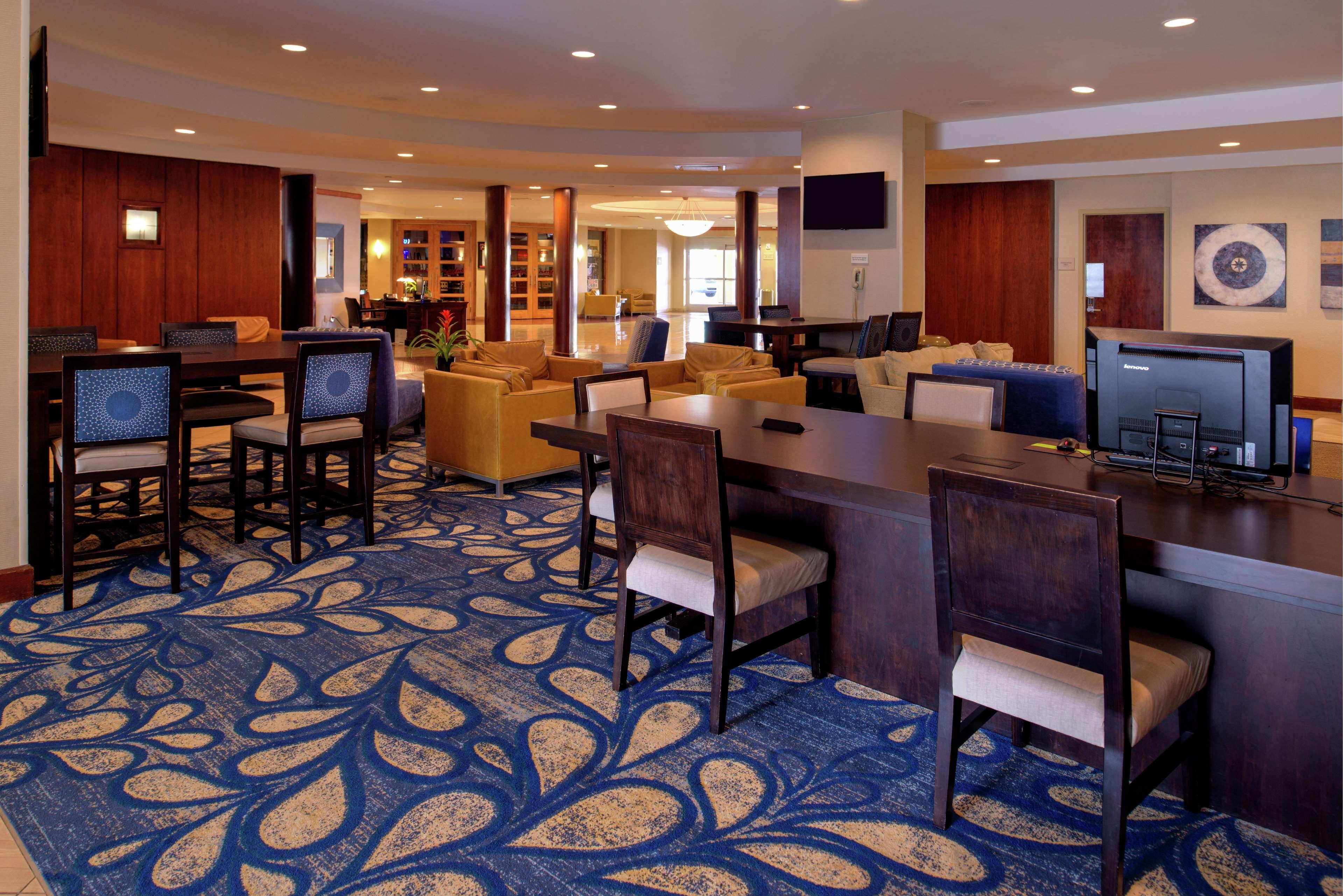 Hotel Doubletree By Hilton Airport-westshore 3*